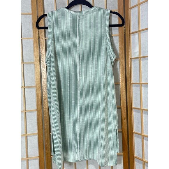 NineXIS Sm Sleeveless Blouse  - Picture 3 of 12